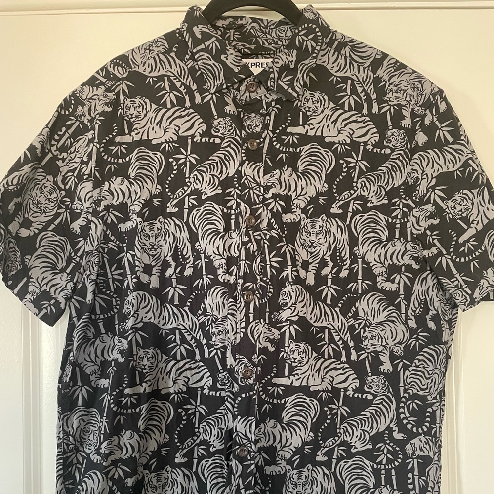 Express Tiger Print Short Sleeve Shirt - Medium
